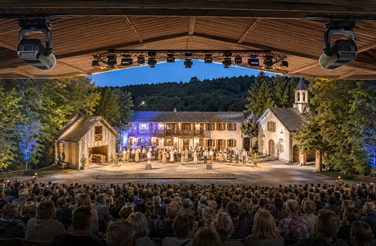 Bühneneinsatz F40 Wash Beispiel Freilichttheater