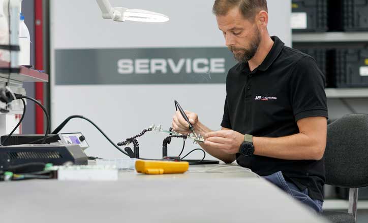WARTUNG & REPARATUR